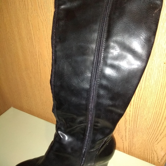 Boots - Picture 3 of 3